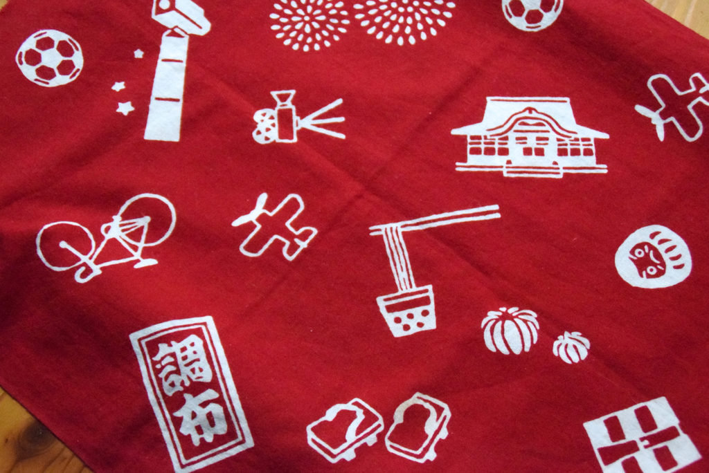 Hand towels decorated with the theme of famous things from Chōfu.