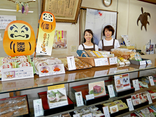 You’ll know Fresh Cream Dorayaki by the lucky smiling daruma.