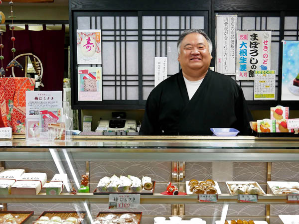 “Feel free to buy just one,” says third-generation owner Shigeo Miyano.